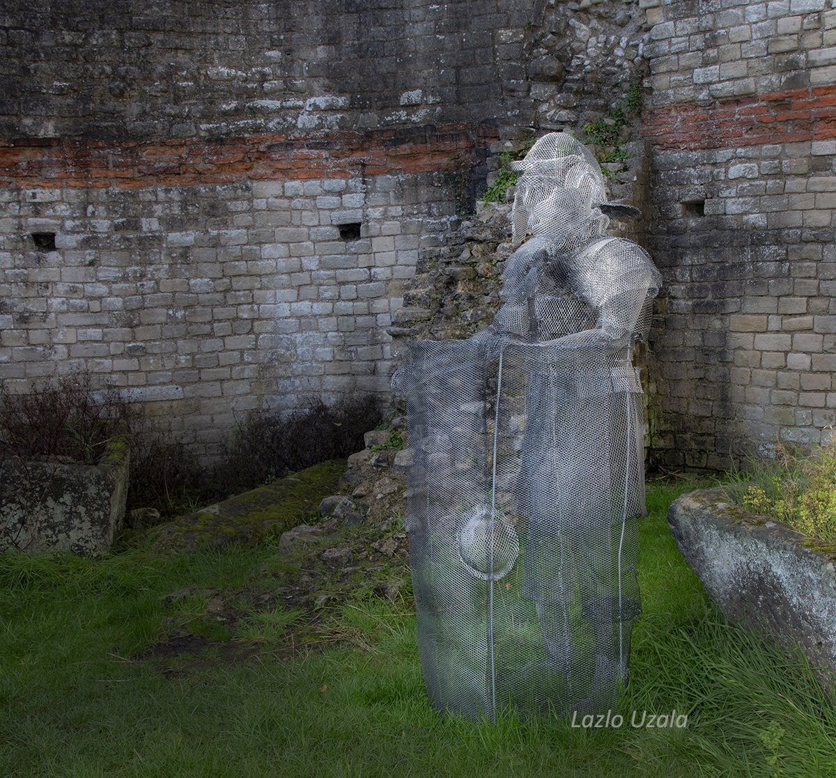 LazloUzala's tweet photo. Roman solider Multangular Tower York wire ghost @yorkwalls @YorkWallsFest @theyorkmix @VisitYork @ThePhotoHour @peac4love @MartinaRosemann @HarmonyMindBody #wireghost #ghost #Roman #MultangularTower #York https://t.co/hR8STmC0Bd
