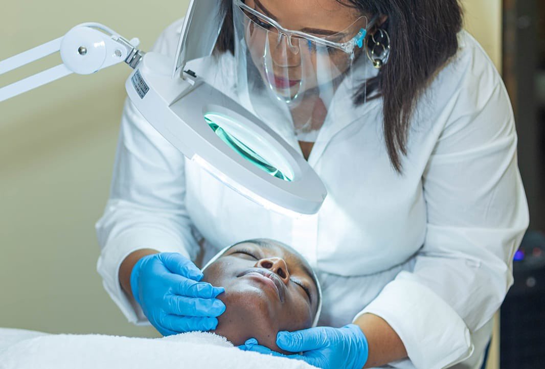 mandisamulaudzi's tweet photo. Dr Mandisa Mulaudzi is a certified aesthetician and she is able to help with skincare.
Otherwise for beautiful and healthy skin, she can give you the best solution and treatment.

Book to see her in Thohoyandou Limpopo Venda

WhatsApp
061 547 4413

#VhuvhambadziDrive #GirlTalkZA https://t.co/7opv9lPinb