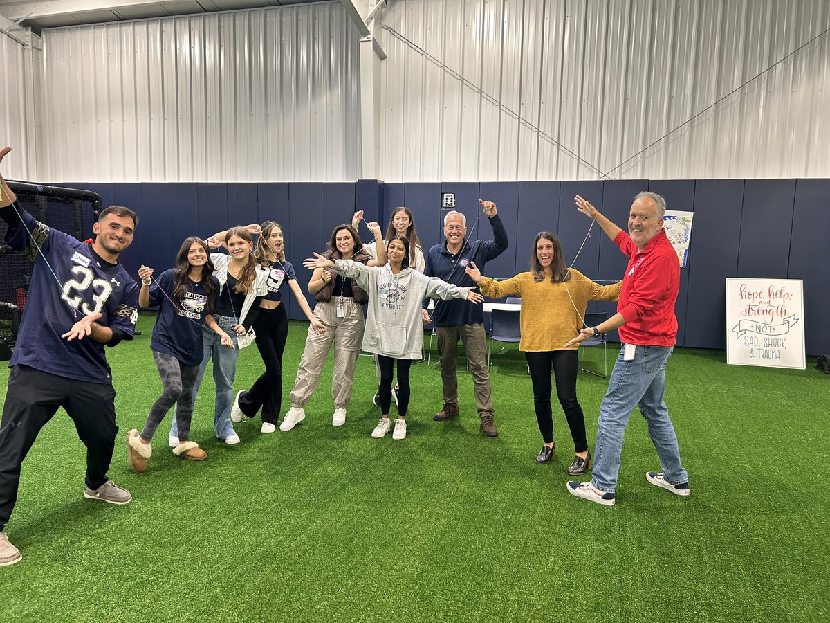 Guidance_BHS's tweet image. BHS peer leader and adult advisor training #Sourcesofstrength @BethpageUFSD