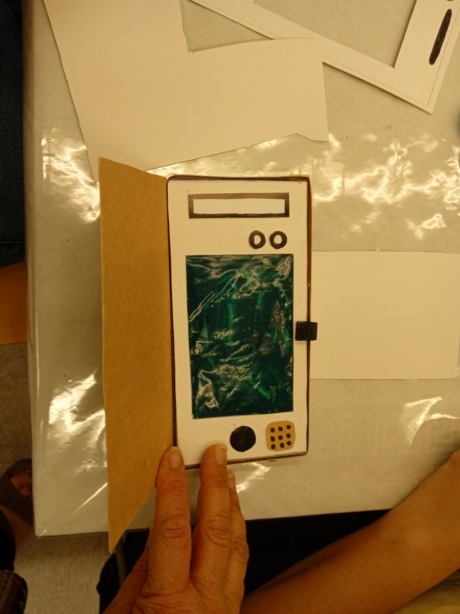 BiblioLaGrua's tweet image. 📱 Al biblioLab del passat divendres vam poder construir el nostre propi mòbil fent servir la nostra imaginació💡i amb la col·laboració de El taller.kp.
@ajmontmelo @BiblioLaGrua 
#bibliolab #BiblioLabXBM