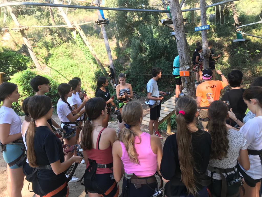 plafarreras's tweet photo. 3⃣ESO: parc de tirolines 🪢🫣
4⃣ESO: esports aquàtics 🚣 https://t.co/PS5Xmn6ycY