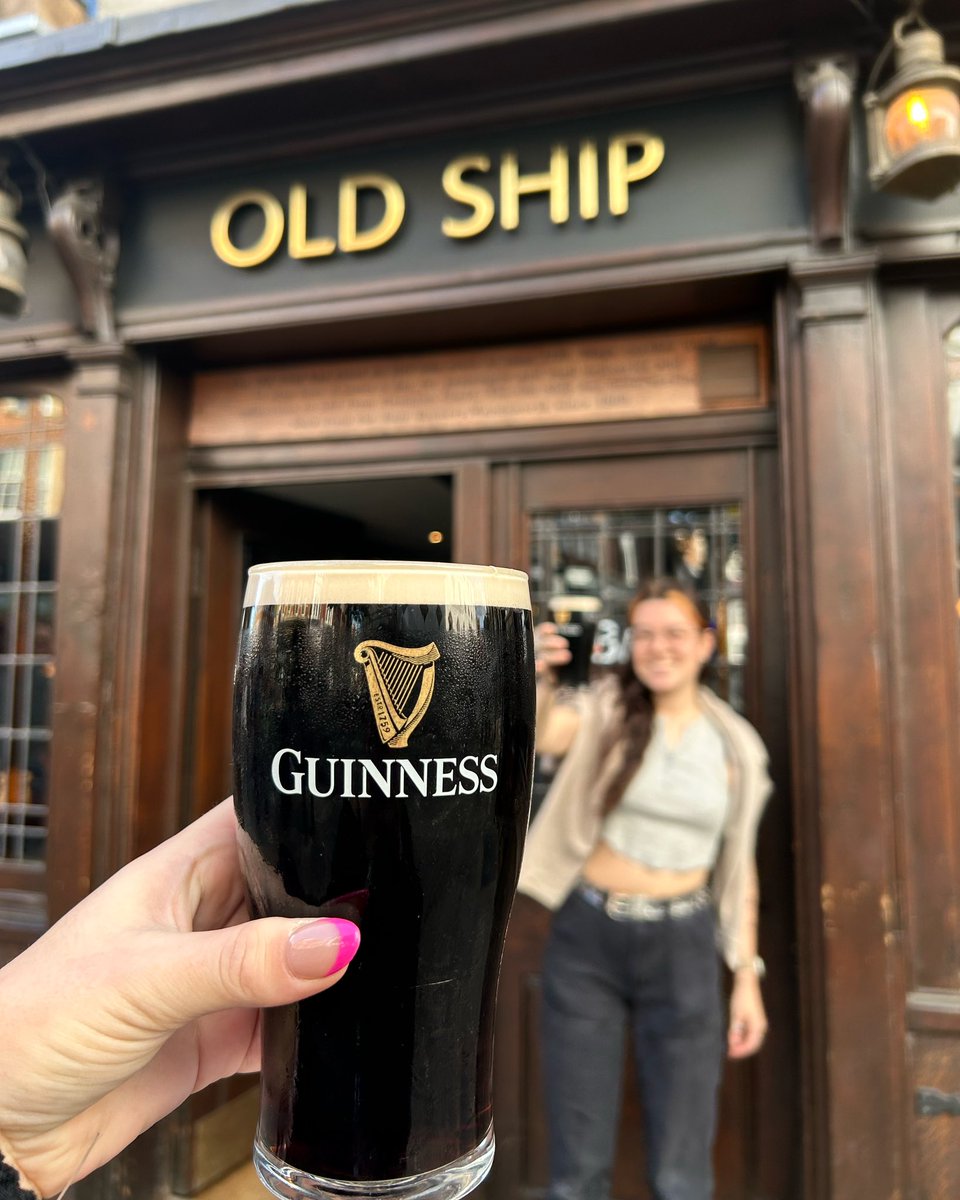 oldshiprichmond's tweet image. Richmond! 📣 Join us for the rugby from 8pm tonight! Its a game we can’t wait to watch - New Zealand🇳🇿 V Italy 🇮🇹
Grab your perfect pint of Guinness and come on down to enjoy the sports!

#pubsofrichmond #rugbylove #rugby #rugbypub #pub #richmond