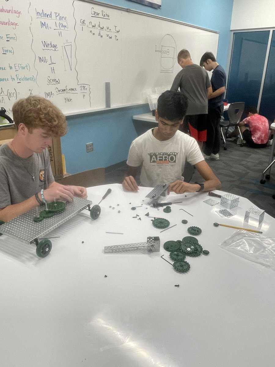 Schwarzer96's tweet photo. Building Compound Machines in Principles of Engineering PLTW 
#GoCavsGo #ProudToCallOurHomeCC https://t.co/yZxMI5nZjJ