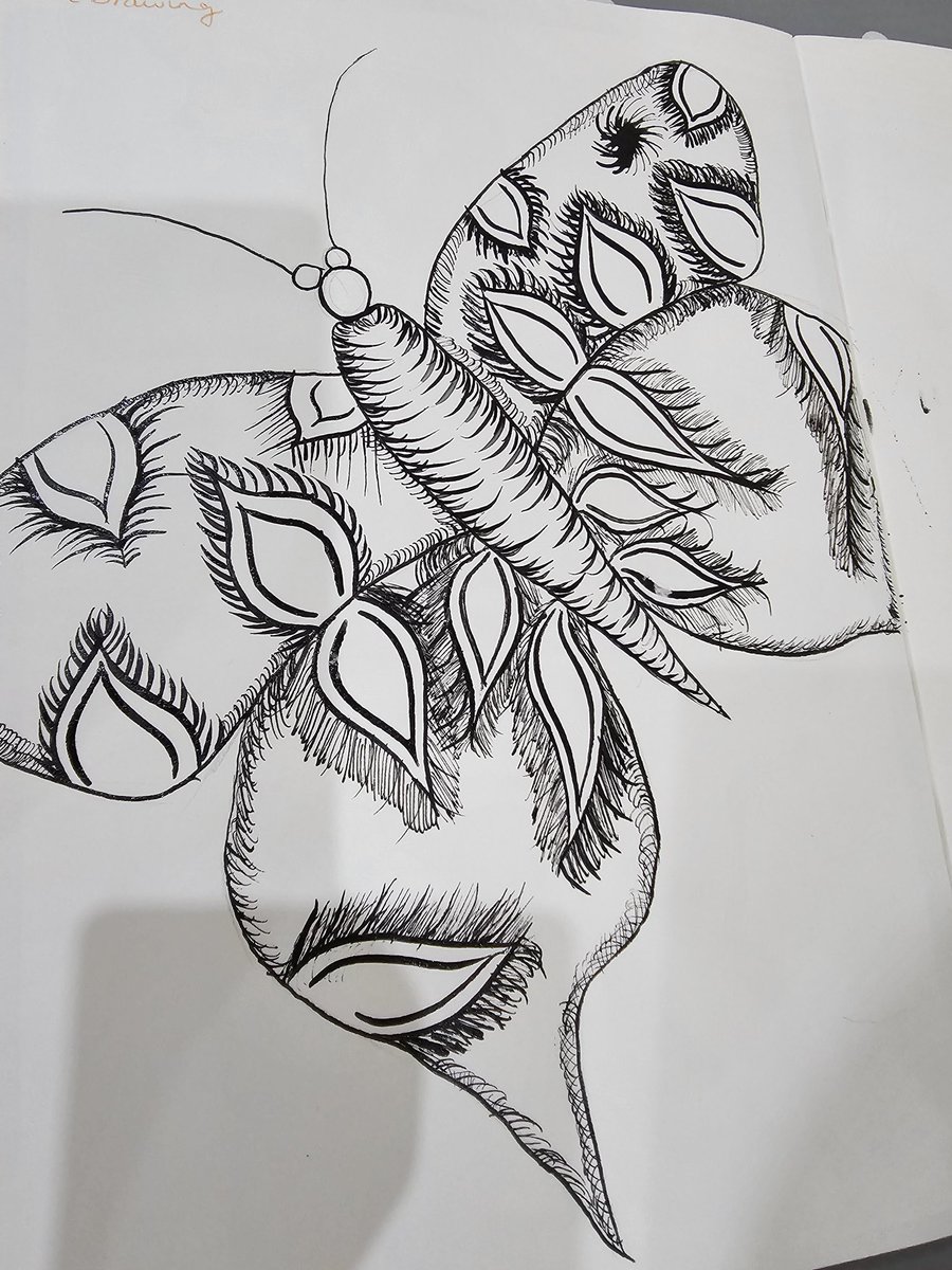 Eenolas's tweet photo. @CynffigArtists Maya is loving being creative with ink! https://t.co/2ahdOHHP5Z