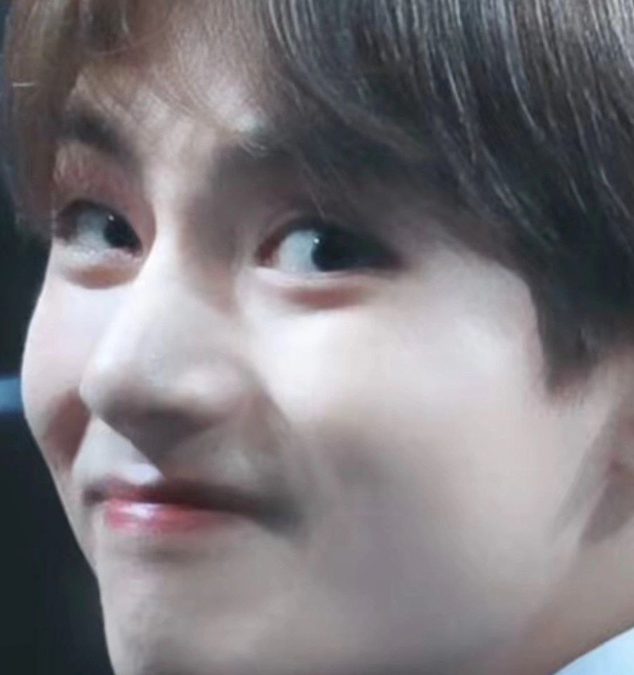 PhQudus's tweet photo. @v_hotrends WE LOVE YOU TAEHYUNG  
TMA FOR V 
#V_Layover https://t.co/AlBJ3m45l2