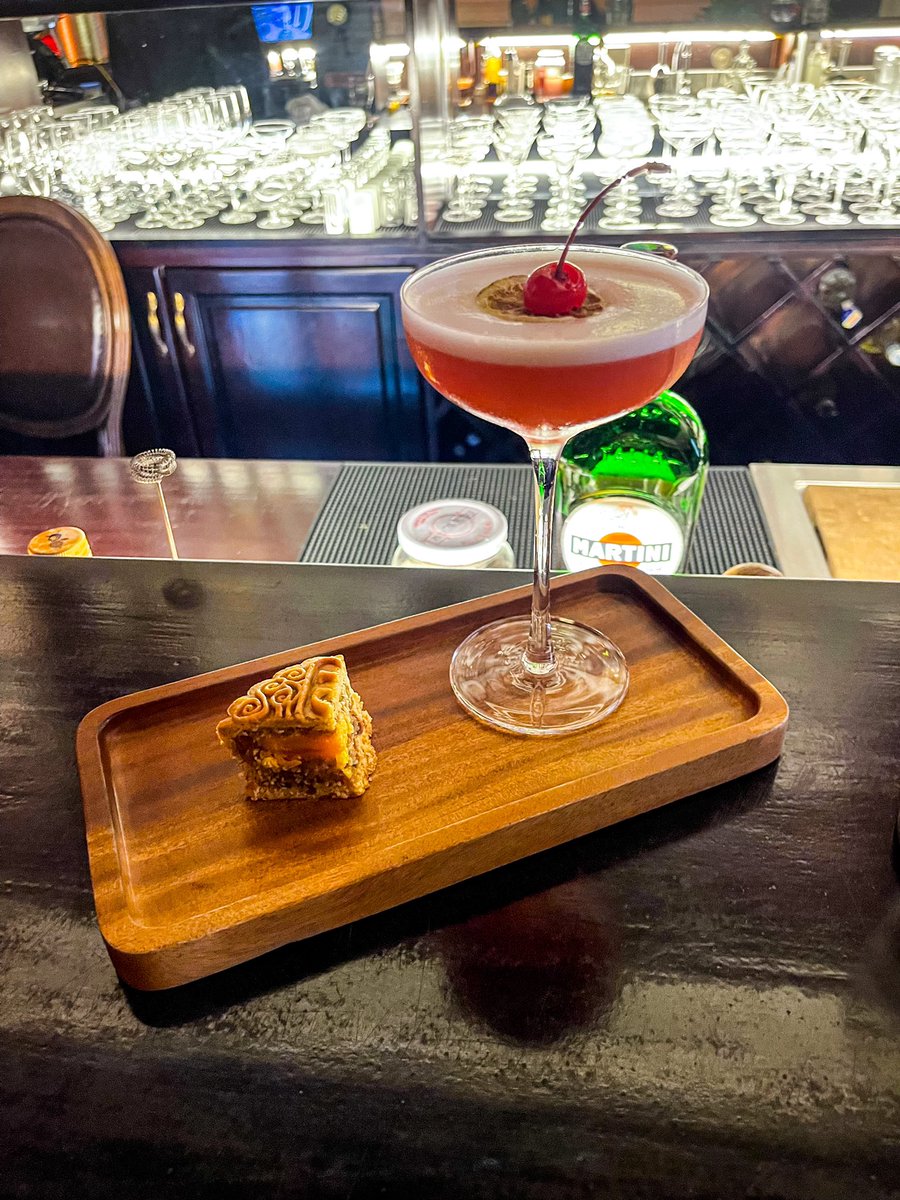 sitrum2001's tweet photo. 1 Mình 1 ly cocktail đón Trung Thu 
#cantho #fwp https://t.co/faKegMU3OR