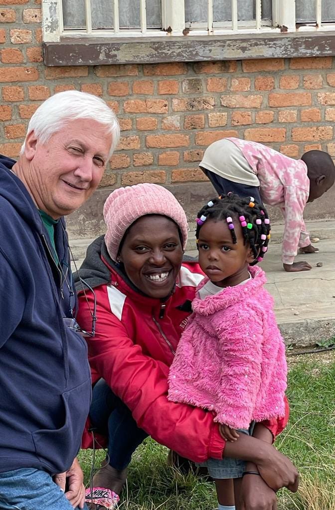 lions108ia2's tweet photo. Orgogliosi del nostro Governatore Giuseppe Cervo, cardiochirurgo pediatrico, che si trova a Gatare in Rwanda come volontario con altri medici specializzati, per offrire screening delle patologie pediatriche, formazione sanitaria e professionale.
#lionsinternational #Rwanda https://t.co/46ewghErbc