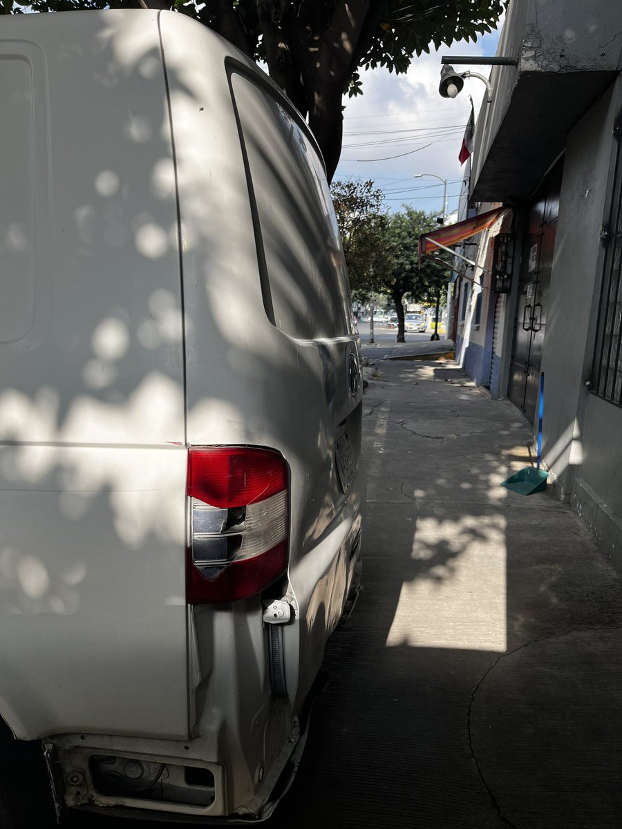 MOOONT's tweet photo. @UCS_GCDMX @C5_CDMX @BJAlcaldia @STaboadaMx Y sigue ahí,  tercer día consecutivo y no fueron los policías https://t.co/UBVL7yRIWu