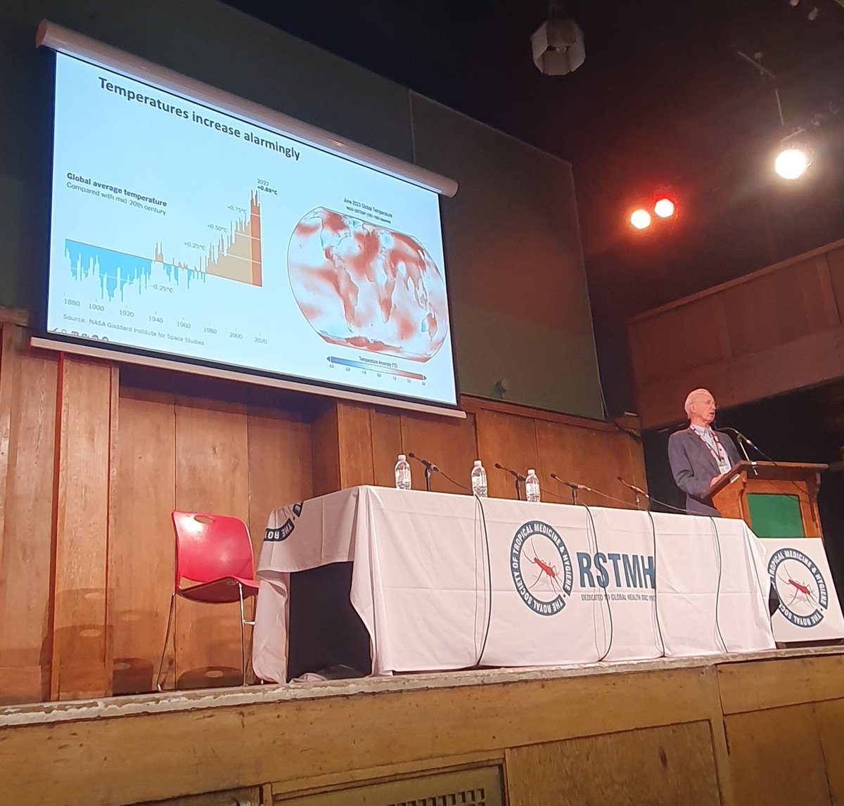 Session on #climatechange just started at @rstmh annual meeting. Prof Sir Andy Haines delivers the keynote address #rstmh2023