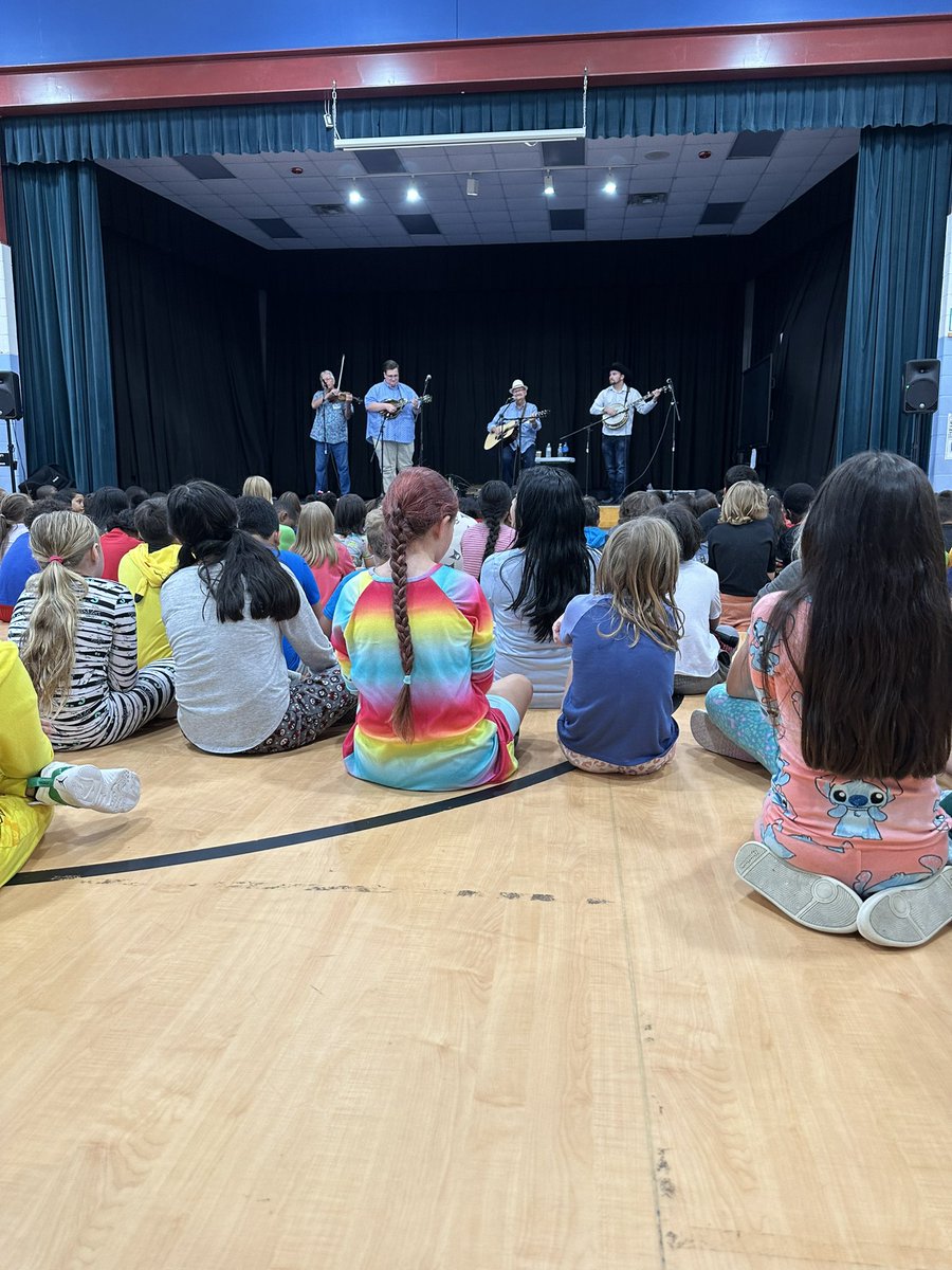 Laura Streeter (@hodgeroadart) on Twitter photo Thank you for a wonderful morning of music! <a href="/UnitedArtsWake/">United Arts Wake County</a> <a href="/HodgeRoadES/">HodgeRoadElementary</a> 🪕 Thank you for a wonderful morning of music! <a href="/UnitedArtsWake/">United Arts Wake County</a> <a href="/HodgeRoadES/">HodgeRoadElementary</a> 🪕