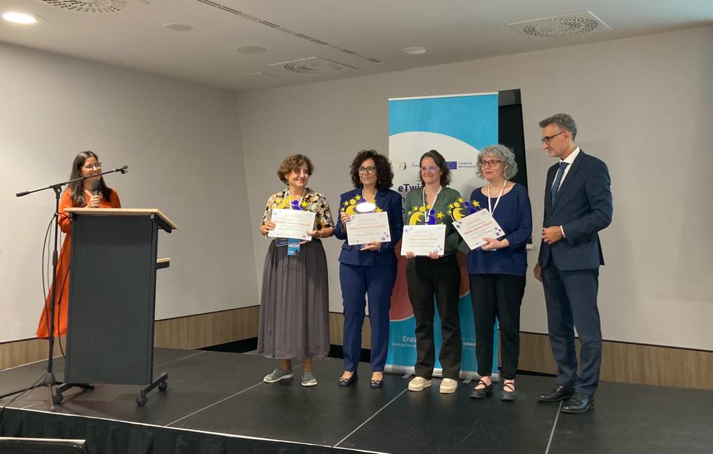 eTwinning_Ita's tweet photo. #eTwFormazione
Alcuni scatti da Bratislava dove in questi giorni si è svolto il seminario di sviluppo professionale per docenti #IVET organizzato da @eTwinningEurope e la Cerimonia dei Premi europei 2023. #scuolaerasmus
Maggiori info: https://t.co/QAszohmIcB https://t.co/GcKofyGBf2