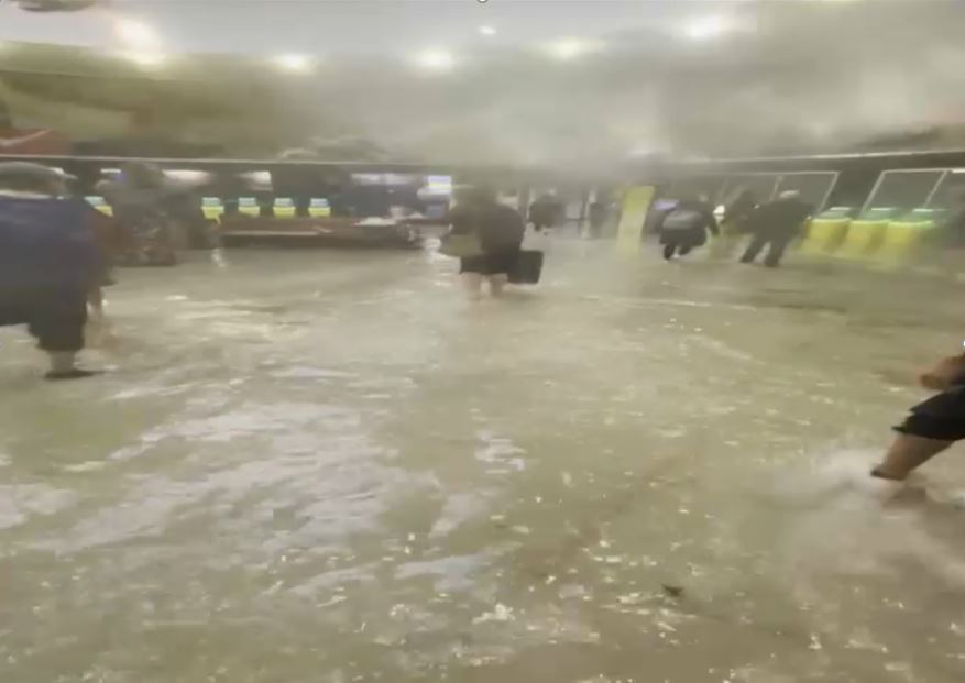 Bogs4NY's tweet photo. WOW - incredible flooding inside Terminal A at #LGA #nbc4ny https://t.co/xCB4Je3is4