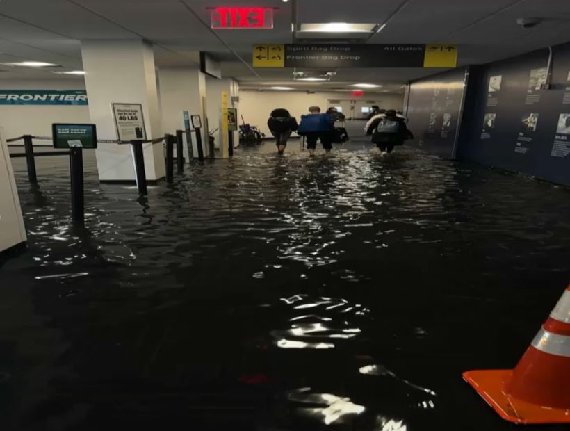 WOW - incredible flooding inside Terminal A at #LGA #nbc4ny
