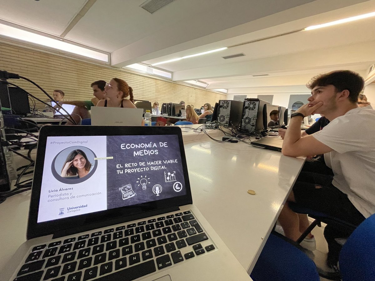yupiay's tweet photo. 👌 Hoy ha venido @Livialvarez para compartir sus conocimientos al aula de #ProyectoComDigital
🙏 Un placer poder contar con esta gran profesional, emprendedora, periodista y, sobretodo, gran persona. Algo muy importante en #comunicación , la emoción para conectar con humanidad https://t.co/DHAv7aXtnq