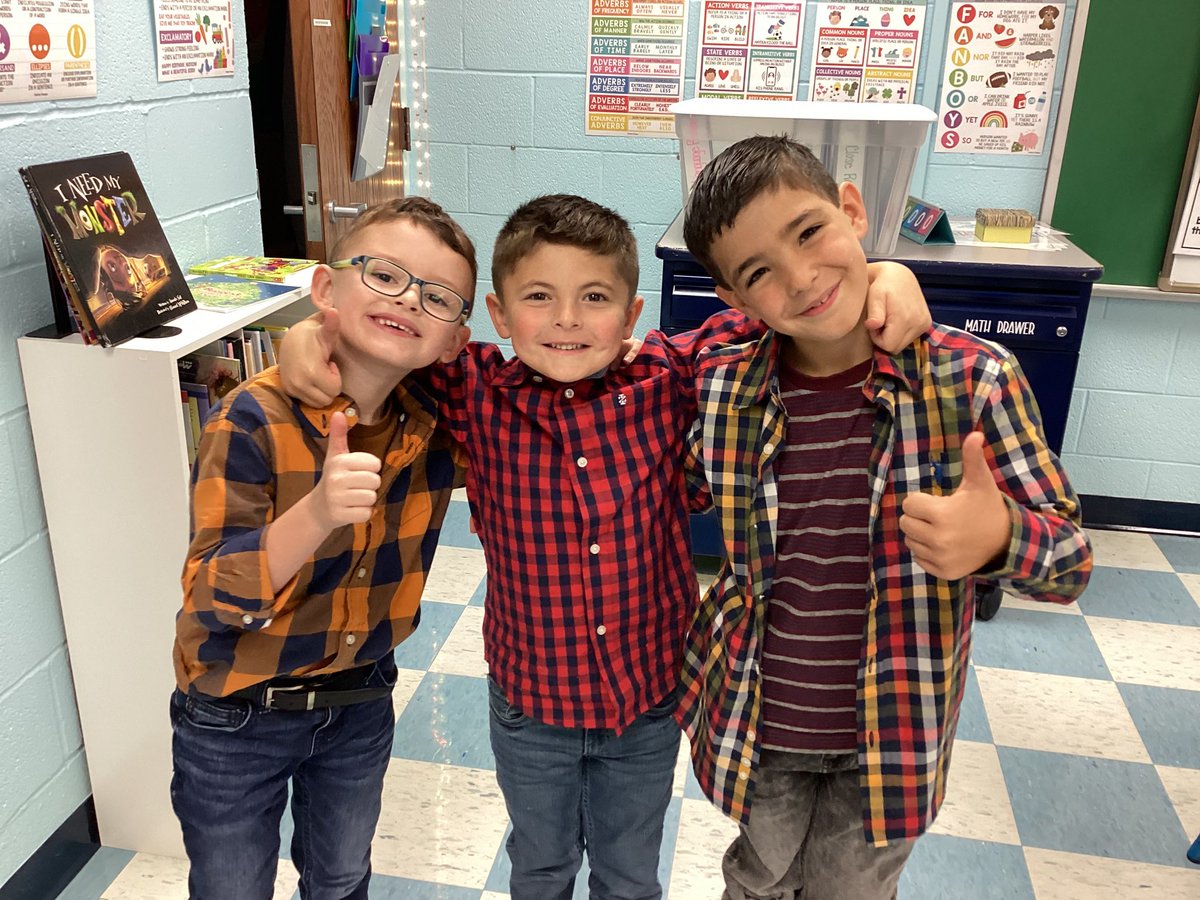 Picture day! ❤️ #efsd <a href="/fberdar/">Frank Berdar</a> <a href="/CentralEFSD/">Central Elementary (EFSD)</a> <a href="/MissMyers2019/">Anna Myers</a>