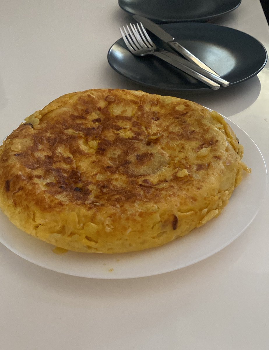 Comparto con ustedes mi primera tortilla de papas💛
