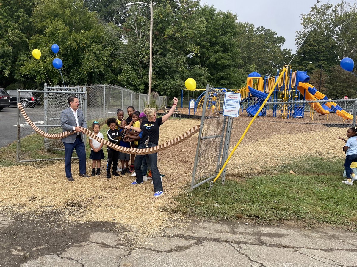 Wonderful to see @KingElemJCPS open up a new playground today! Love the Friday enthusiasm. #AISuccess