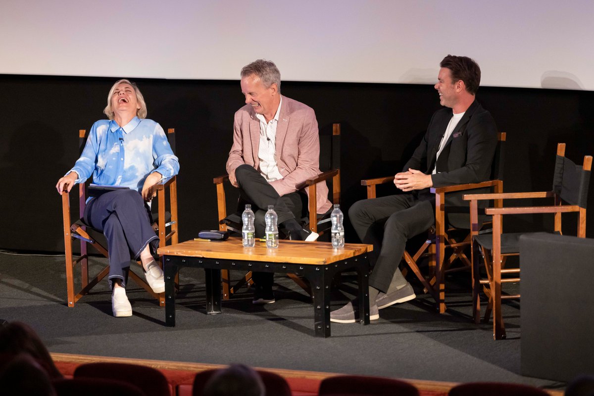 It's <a href="/absoluteradio/">Absolute Radio</a>'s 15th birthday today and we had the pleasure of celebrating it at <a href="/Radiocentre/">Radiocentre</a>'s #TuningIn earlier this week with two broadcasting legends. <a href="/Daveberry_tweet/">Dave Berry</a> &amp; <a href="/FrankOnTheRadio/">frankontheradio</a> spoke with <a href="/msmirandasawyer/">Miranda Sawyer</a> - you can give it a watch here: bauermedia.co.uk/commercial-new…