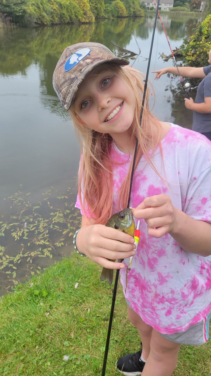 projectfish's tweet image. We fished with 200 kids from Murphy and Ralya Elementary schools in Haslett for the last couple of days. Every kid caught at least 1 and one girl I watched catch double digits. I love teachers who value experiential learning.