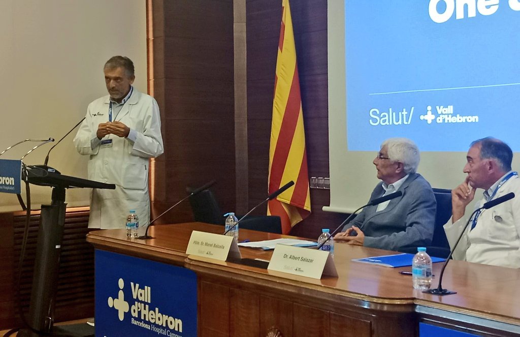 Vall d'Hebron (@vallhebron) on Twitter photo <a href="/salutcat/">Salut</a> <a href="/manelbalcells/">Manel Balcells</a> La solució tecnològica pionera combina un angiògraf biplà per fer la trombectomia mecànica amb un equipament per fer el TAC abans, durant i després de la trombectomia”, explica el Dr. <a href="/manelescobar1/">MANEL ESCOBAR AMORES</a>, director clínic del Servei de Diagnòstic per la Imatge i de l’IDI #VallHebron <a href="/salutcat/">Salut</a> <a href="/manelbalcells/">Manel Balcells</a> La solució tecnològica pionera combina un angiògraf biplà per fer la trombectomia mecànica amb un equipament per fer el TAC abans, durant i després de la trombectomia”, explica el Dr. <a href="/manelescobar1/">MANEL ESCOBAR AMORES</a>, director clínic del Servei de Diagnòstic per la Imatge i de l’IDI #VallHebron