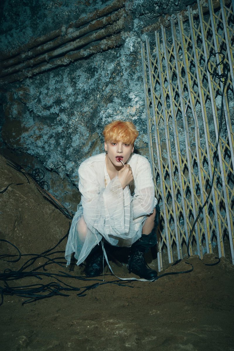 txt_sarangdan2's tweet photo. The Name Chapter : FREEFALL - Concept Photo MELANCHOLY Ver. - #휴닝카이 (#HUENINGKAI) https://t.co/p36Z4i6LCJ