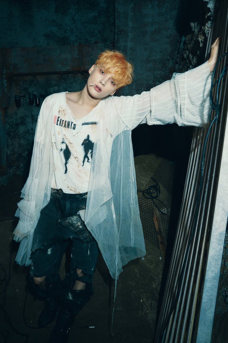 txt_sarangdan2's tweet photo. The Name Chapter : FREEFALL - Concept Photo MELANCHOLY Ver. - #휴닝카이 (#HUENINGKAI) https://t.co/p36Z4i6LCJ