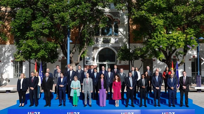 In Murcia, VP @LilyanaPavlova met EU ministers on #cohesion policy and underlined: > How EIB supports EU countries > Lessons learned > Simplifying processes. > Importance of uniting forces to bring state, regional and local approaches in a common vision.