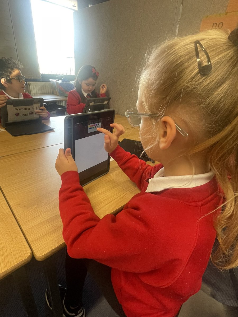 Miss_McIntosh0's tweet photo. We spent some time today working out how to log in to Showbie and had a go using the different tools. Primary 2 were fantastic in getting to grips with this easily. Superstars 🌟🤩 Looking forward to using this as part of our learning next week! https://t.co/rIVLpVrryY
