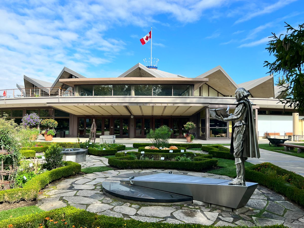 MsSarahCraig's tweet image. “Boxes &amp;amp; labels can be the enemy of creativity.” - Gender &amp;amp; Theatre workshop for @CISOntario drama educators @stratfest #cisopd #canadiantheatre #CISDF24