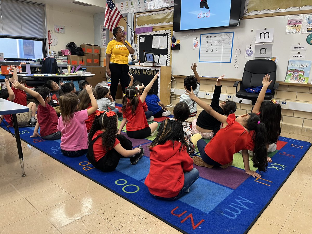 Ms. Murray’s <a href="/KCKPS_FrWillard/">@KCKPS_FrancesWillard</a> Kinders have great ideas to share as they work through their reading lesson on a beautiful learning filled Friday <a href="/KCKDiplomaPlus/">Diploma +</a> <a href="/FWPrin_/">Principal Lawson ✨</a>