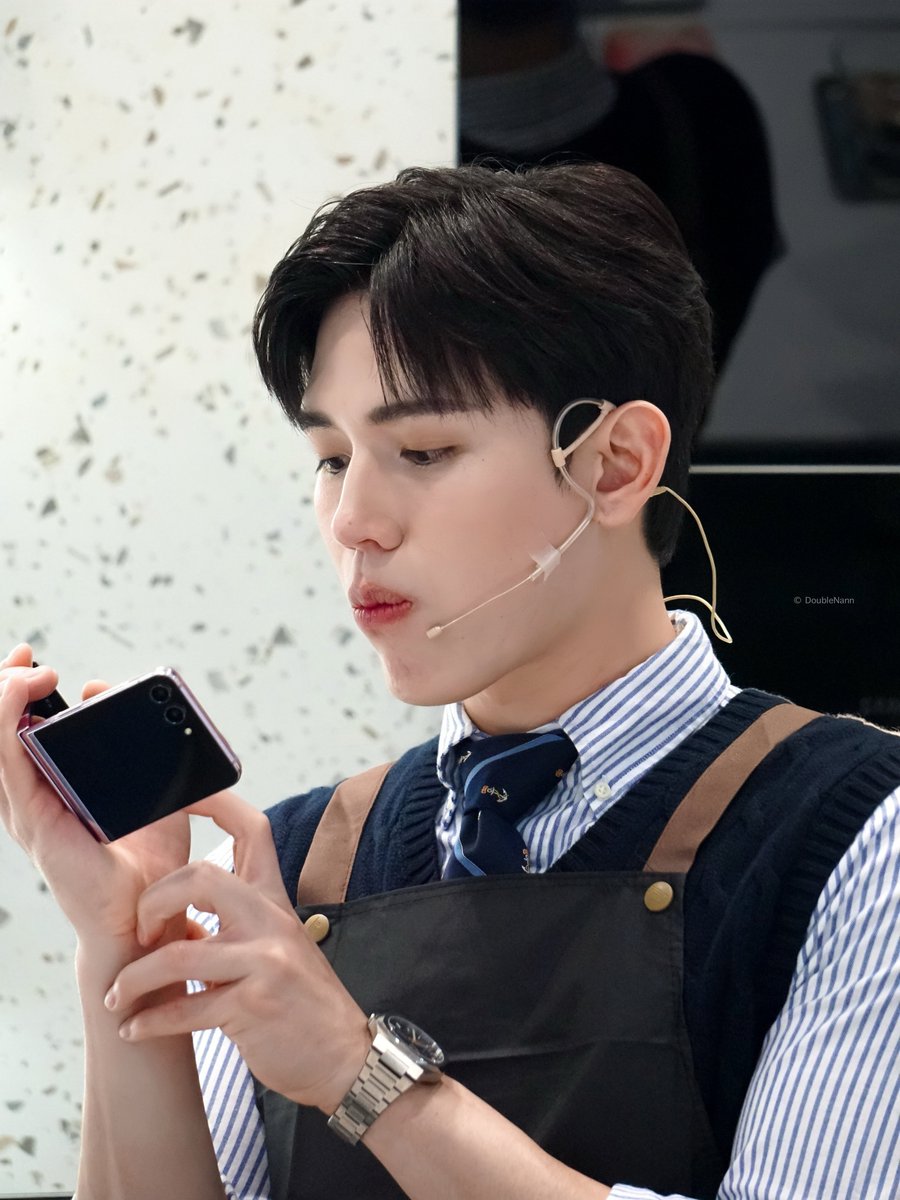 DoubleNann's tweet photo. ทำงานไปด้วยจินหนมไปด้วยพี่จอบม้ากกเยย

#SamSungPowerMallxNew
#Newwiee https://t.co/9SL0f4Ty4s