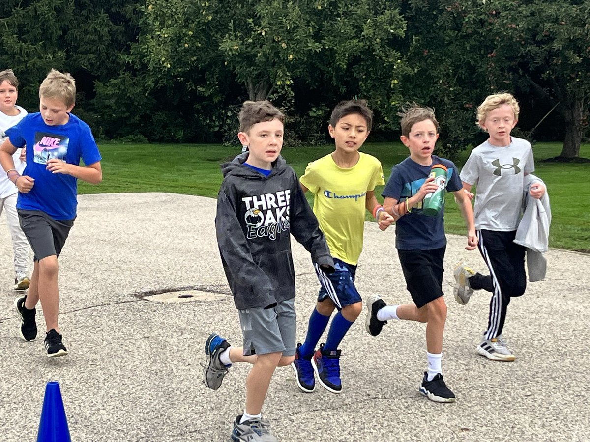 MsBuckley4's tweet photo. Amazing morning at @3OaksEagles Track-a-thon! Running, music, and popsicles! Thank you to all the volunteers that made this such a fun event! https://t.co/sNFmKDRic8