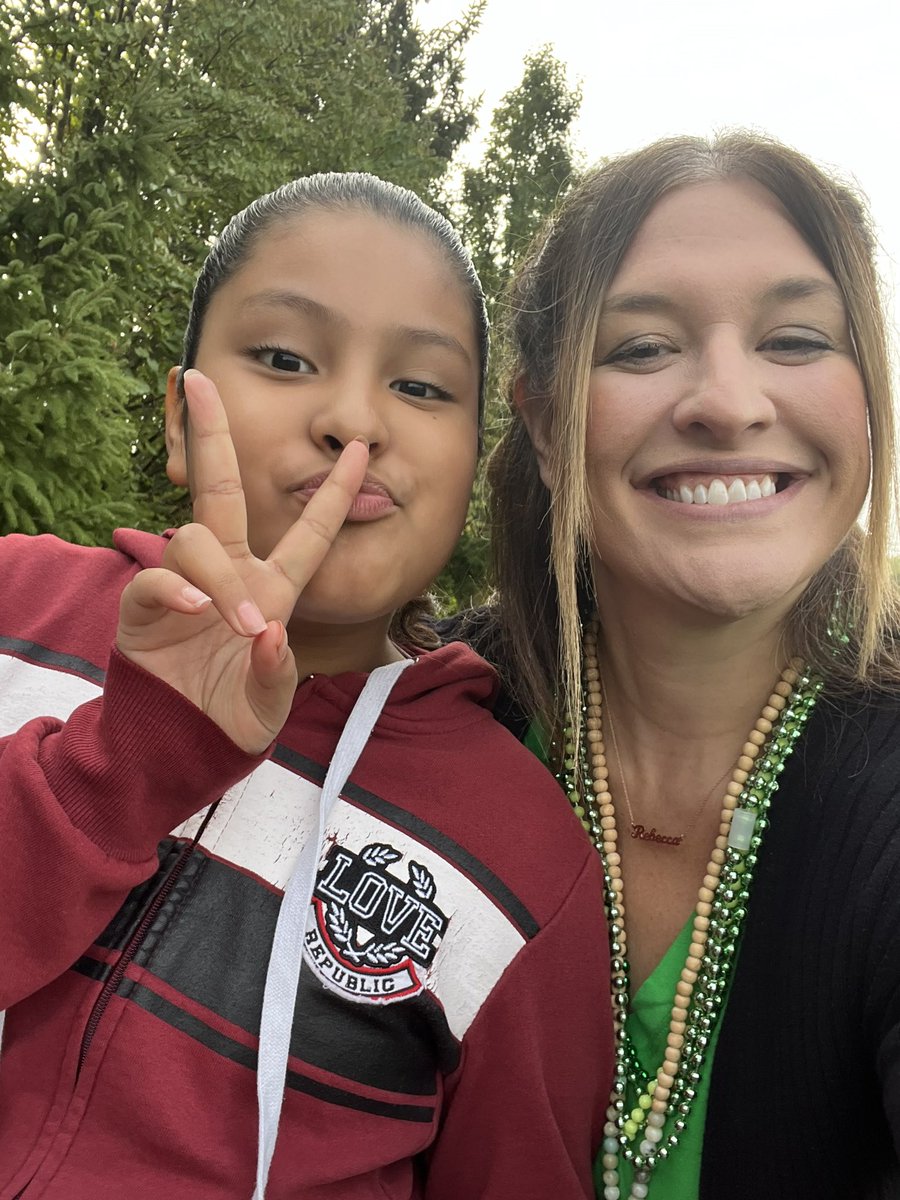 MsBuckley4's tweet photo. Amazing morning at @3OaksEagles Track-a-thon! Running, music, and popsicles! Thank you to all the volunteers that made this such a fun event! https://t.co/sNFmKDRic8
