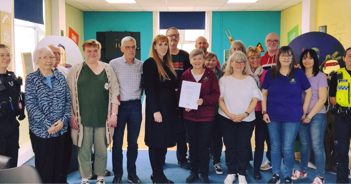 tasfund's tweet photo. π A special day at #TASFund! Big THANKS to our amazing volunteers.
Thrilled to have @AngelaRayner present Donna with her #PointsOfLight certificate.
You all make us proud! π
#VolunteerAppreciation #CommunityHeroes #Tameside #Charity https://t.co/Ce7Ld788b5