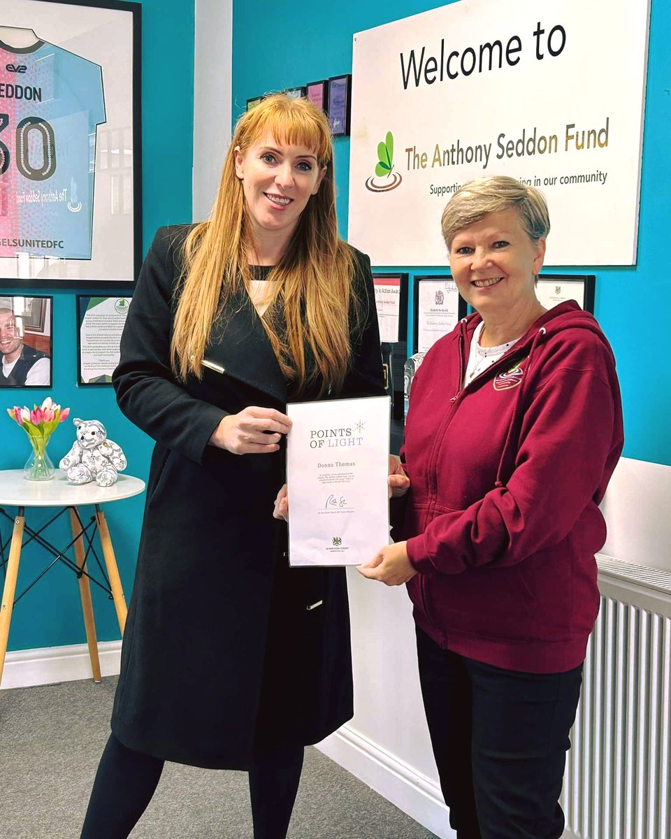 tasfund's tweet photo. π A special day at #TASFund! Big THANKS to our amazing volunteers.
Thrilled to have @AngelaRayner present Donna with her #PointsOfLight certificate.
You all make us proud! π
#VolunteerAppreciation #CommunityHeroes #Tameside #Charity https://t.co/Ce7Ld788b5