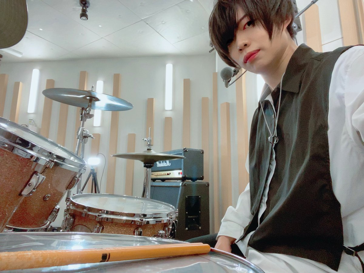 Bobuji's tweet photo. 本日誕生日です！
親から「人を助けてこそ我が身助かるんやで」言われ続けてここまで育ちました。
これからも皆さんを楽しませる事で自分も幸せになります！
共に幸せに！！ https://t.co/B2ImGtrHZB
