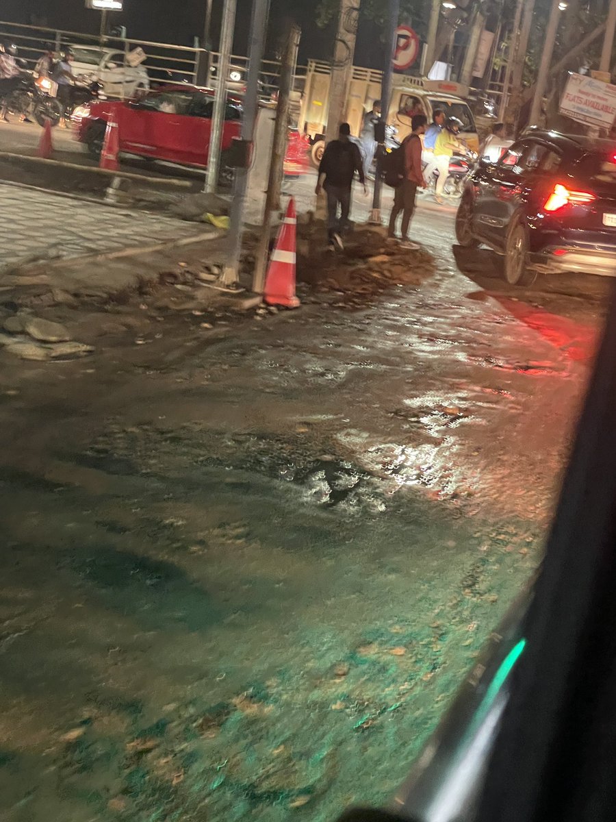 citizen_traffic's tweet photo. @vata_foundation @HarishKumarDaga @vinay_vangala @HarithaHaram @dobriyalrm @pargaien All the trees and even the proof trees is being removed @HarithaHaram @pargaien @dobriyalrm @GHMCOnline https://t.co/UZzXBd2ccM