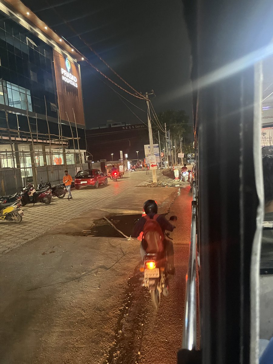 citizen_traffic's tweet photo. @vata_foundation @HarishKumarDaga @vinay_vangala @HarithaHaram @dobriyalrm @pargaien All the trees and even the proof trees is being removed @HarithaHaram @pargaien @dobriyalrm @GHMCOnline https://t.co/UZzXBd2ccM