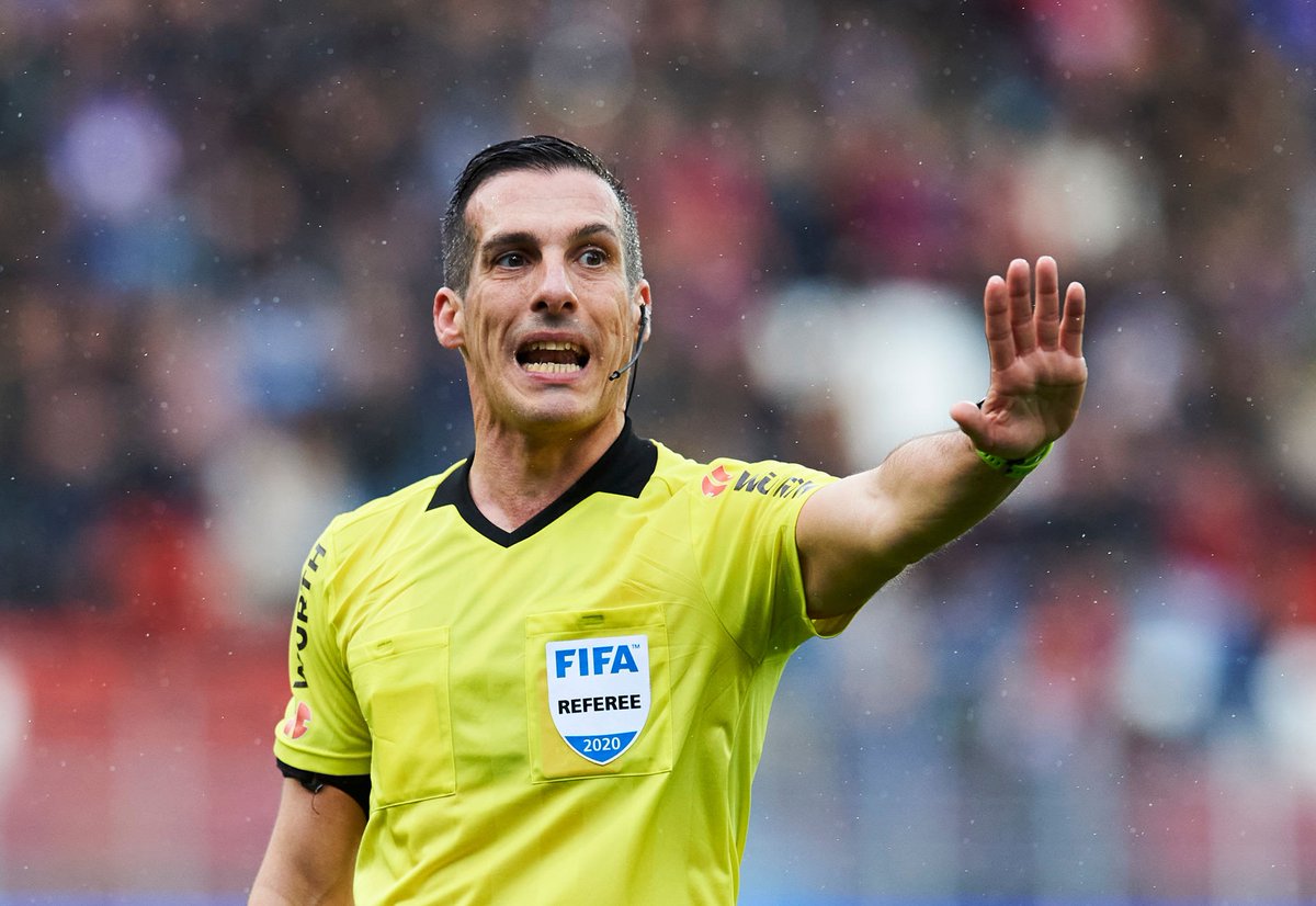 10delBarca's tweet photo. 🗣️ Estrada Fernández: "No es lo mismo arbitrar al equipo de tu barrio que a un equipo grande como el Barça, el Madrid o el Atlético de Madrid"

👉 "Tengo un ejemplo mío de 2009 cuando expulsé a Cristiano Ronaldo, esa temporada no arbitré más al Real Madrid" 

@eldesmarque https://t.co/rdA4wO1DaV