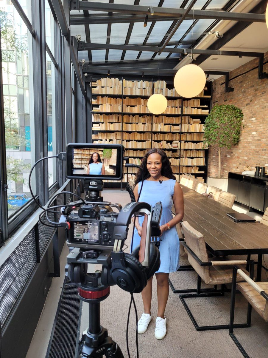 matsimodise's tweet photo. work✨hard✨play✨harder✨that about sums up my month. 7 cities, 4 countries. Making sure that I’m not busy, I’m productive. Really tough balance, being productive in different time zones, it can take a toll. Lil rests in between and being intentional about being present https://t.co/6gUqUQND1G