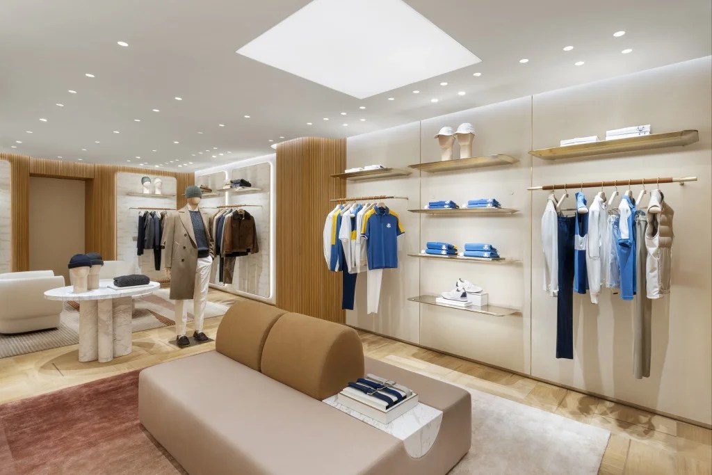 cppluxury's tweet photo. Loro Piana opens newly renovated boutique in Rome on the prestigious Via Condotti
#LoroPiana #Rome #ViaCondotti #luxury #luxuryfashion #fashion #luxuryboutique #luxurybags #luxuryretail #LVMH @LVMH https://t.co/LM5Gud6Ujm