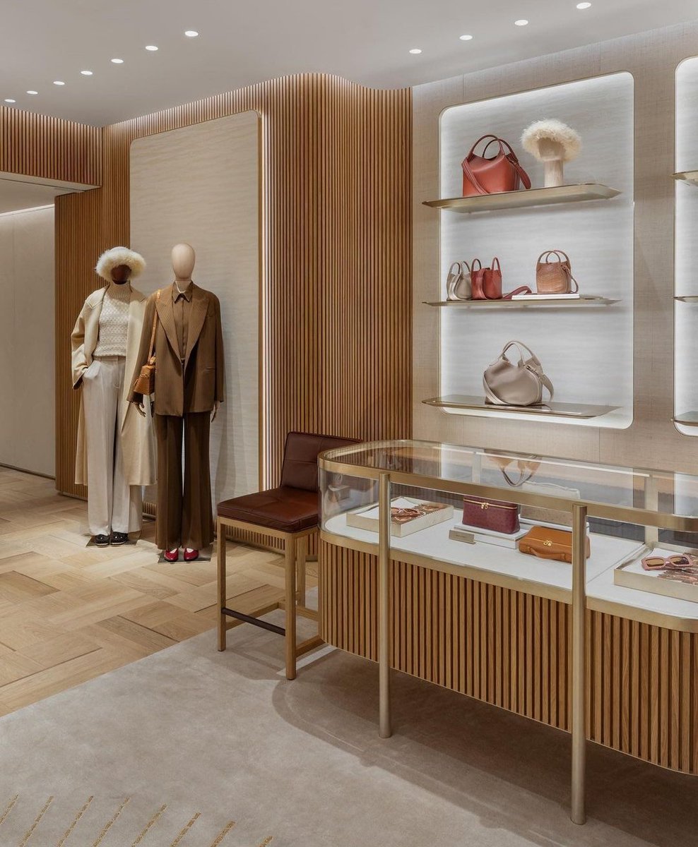 cppluxury's tweet photo. Loro Piana opens newly renovated boutique in Rome on the prestigious Via Condotti
#LoroPiana #Rome #ViaCondotti #luxury #luxuryfashion #fashion #luxuryboutique #luxurybags #luxuryretail #LVMH @LVMH https://t.co/LM5Gud6Ujm
