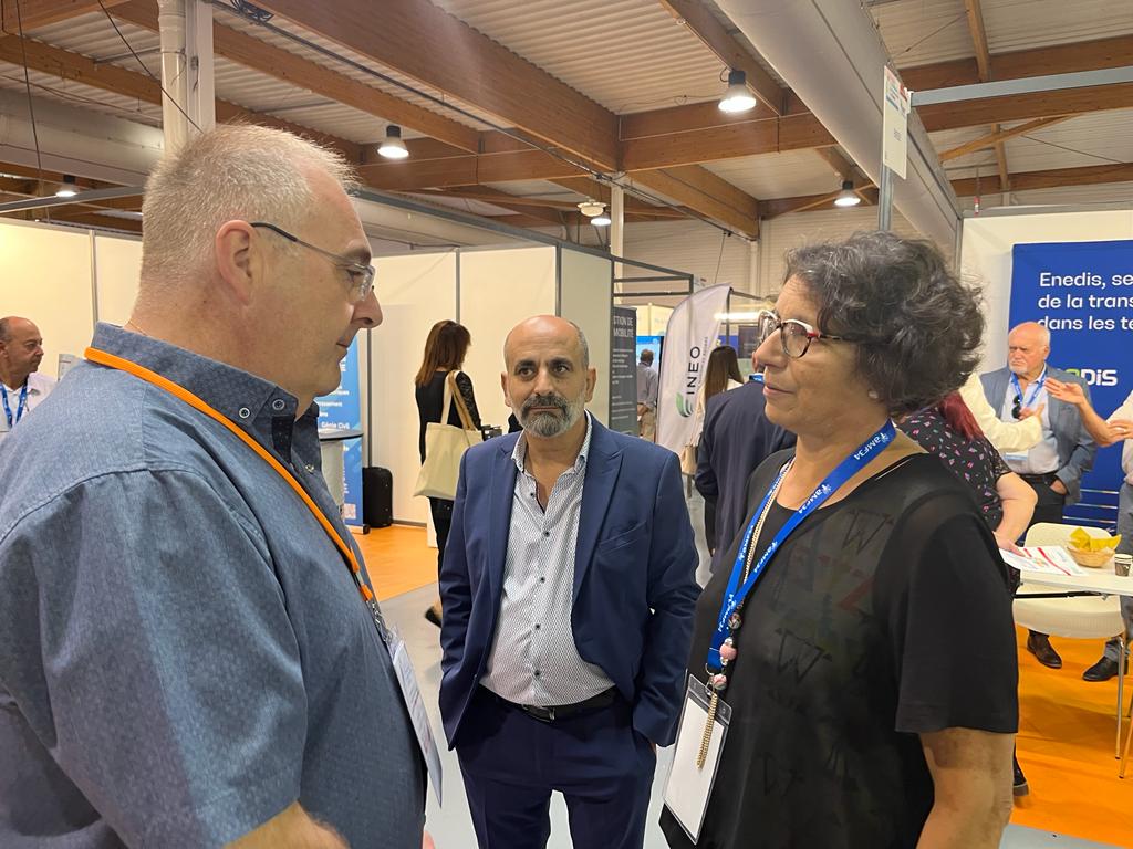 christianfv34's tweet photo. Fédération Buralistes Herault/Béziers ,présence salon des Maires
De belles rencontres et échanges fructueux 
#AMF #buralistes #beziers #philippecoy https://t.co/OCaqvbVpby