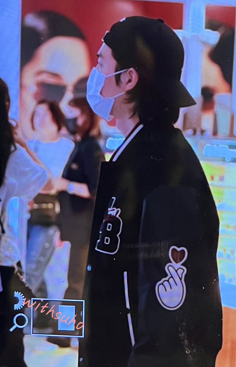 WithSuho__'s tweet photo. 230929 #수호 #준면 #SUHO 인공 출국 
고고고 https://t.co/aWlGNUAdNF