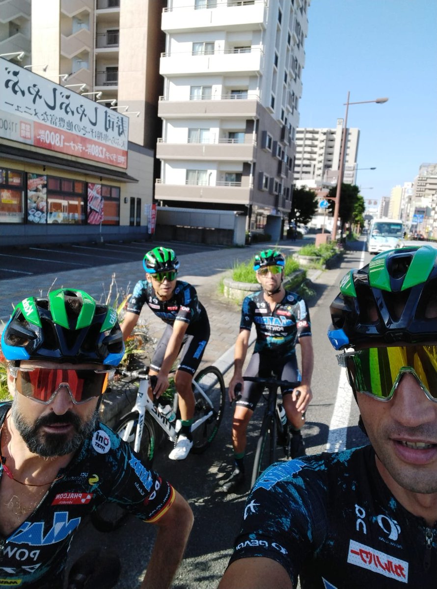 Farolillo_Rouge's tweet photo. 🚴‍♂️ No todo el #ciclismo está en Europa 🇪🇺 

Aquí tenemos a los grandes @jv_toribio, @paco_mancebo y @EdgarNohales entrenando en Oita 🇯🇵

🙌 Mancebo y Toribio competirán el  el domingo 🏁

#OitaUrbanClassic ➕ℹ️ https://t.co/3wA6dYiSRO https://t.co/KiTbgNyhTs