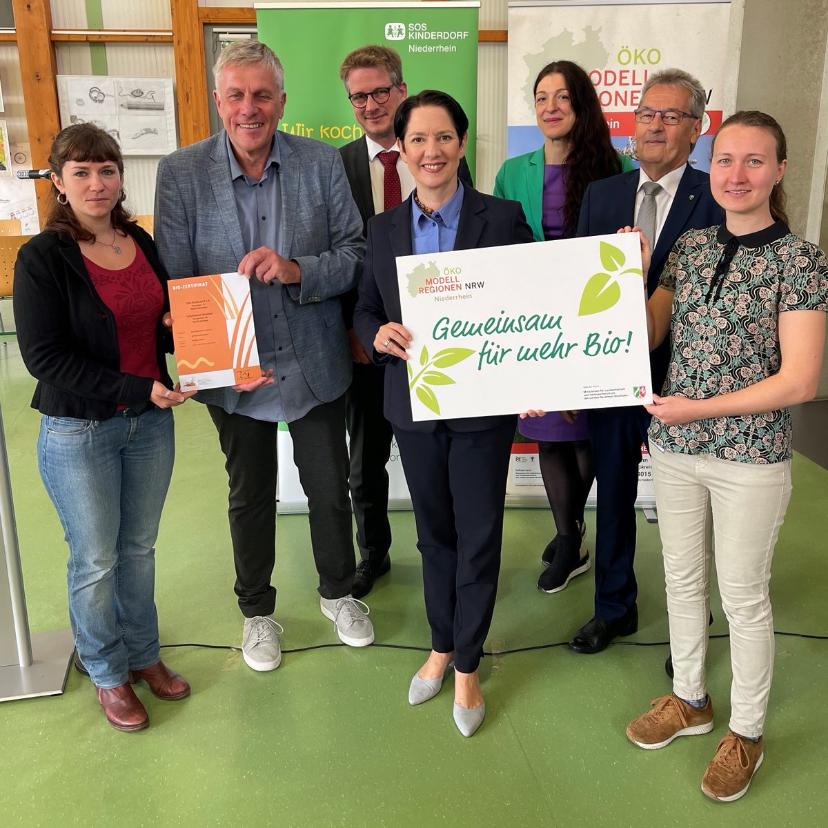 [2/2] Ministerin Gorißen verkündete zudem, dass die erfolgreiche Initiative #NRWkochtmitBio👩‍🍳👨‍🍳fortgesetzt wird: Ab 23/24 gibt es neue Veranstaltungen zum Vernetzen der Marktpartner im Bereich der Außer-Haus-Verpflegung in allen 5⃣ #Öko-Modellregionen ℹ️👉oekolandbau.nrw.de