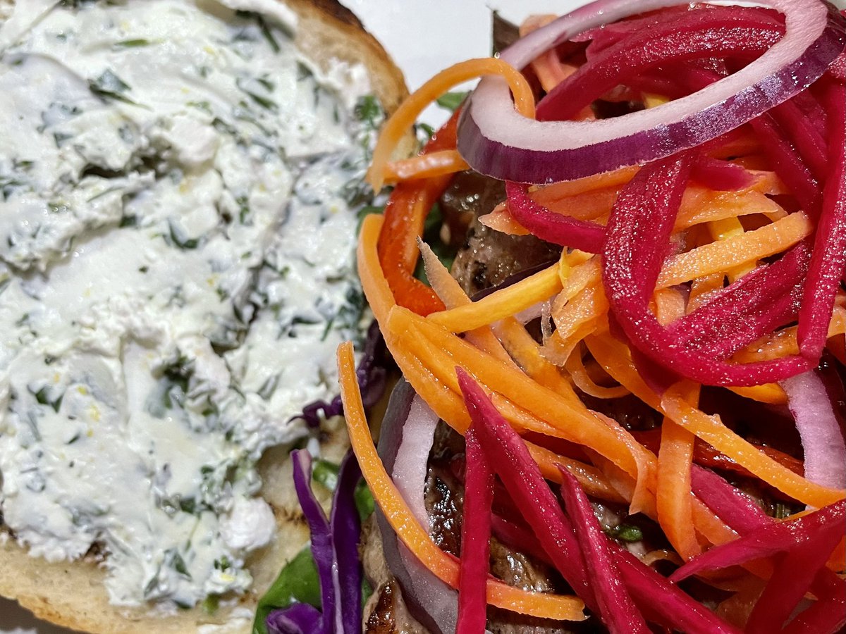 NatalieMoran20's tweet image. The Husband is finally home from the late shift and it’s serve yourself steak sandwiches for this Friday night’s #easyeats Enjoy your evening Tweeps 💛