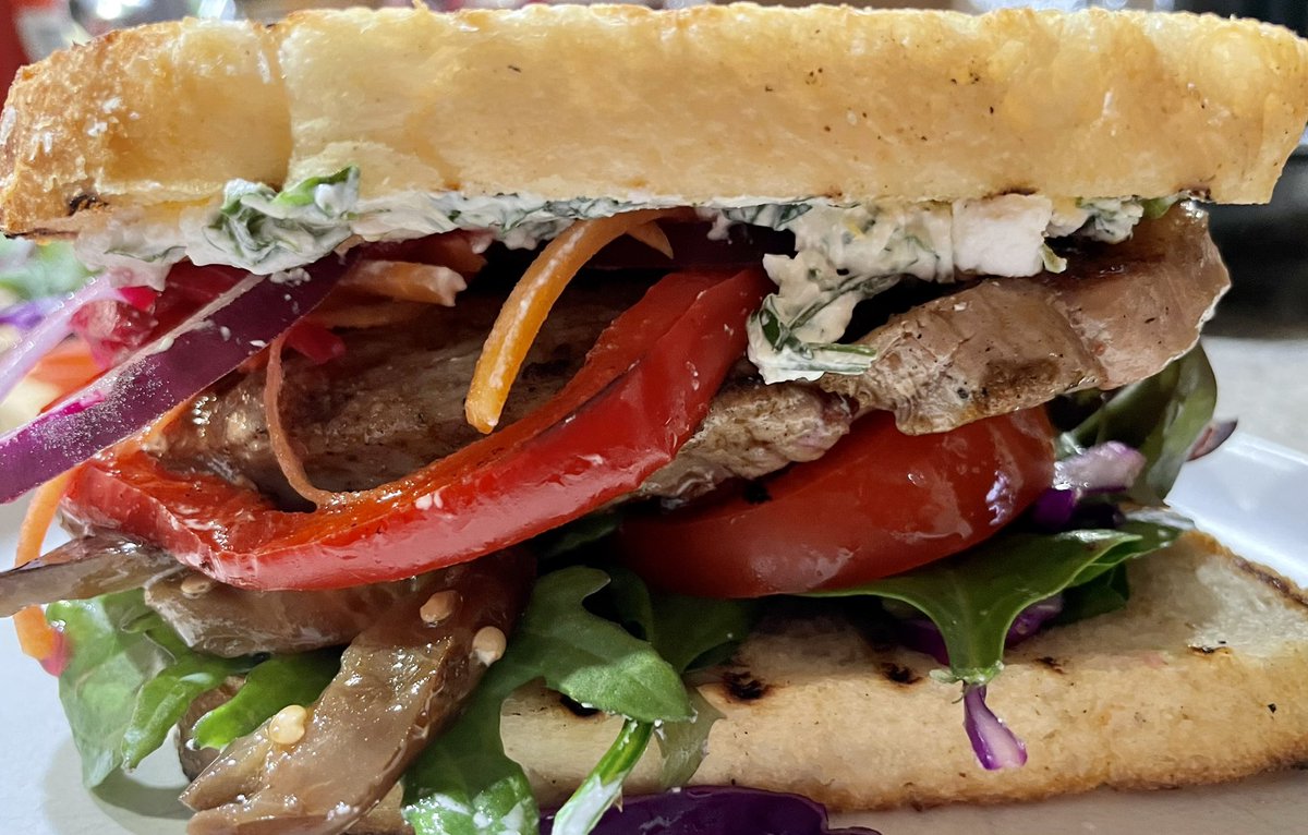 NatalieMoran20's tweet image. The Husband is finally home from the late shift and it’s serve yourself steak sandwiches for this Friday night’s #easyeats Enjoy your evening Tweeps 💛