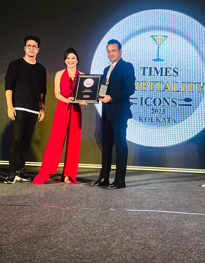 RajnishNs's tweet photo. I am incredibly thrilled and grateful to have received the honor of The Renowned Hotelier Award at  Times Hospitality Icons 2023 !!
I would like to share this honor with the entire team of @thepark_kol and all our guests who believed me.
@parkhotelsindia 
 #Award
#hotelier https://t.co/HWzEoSZVvP