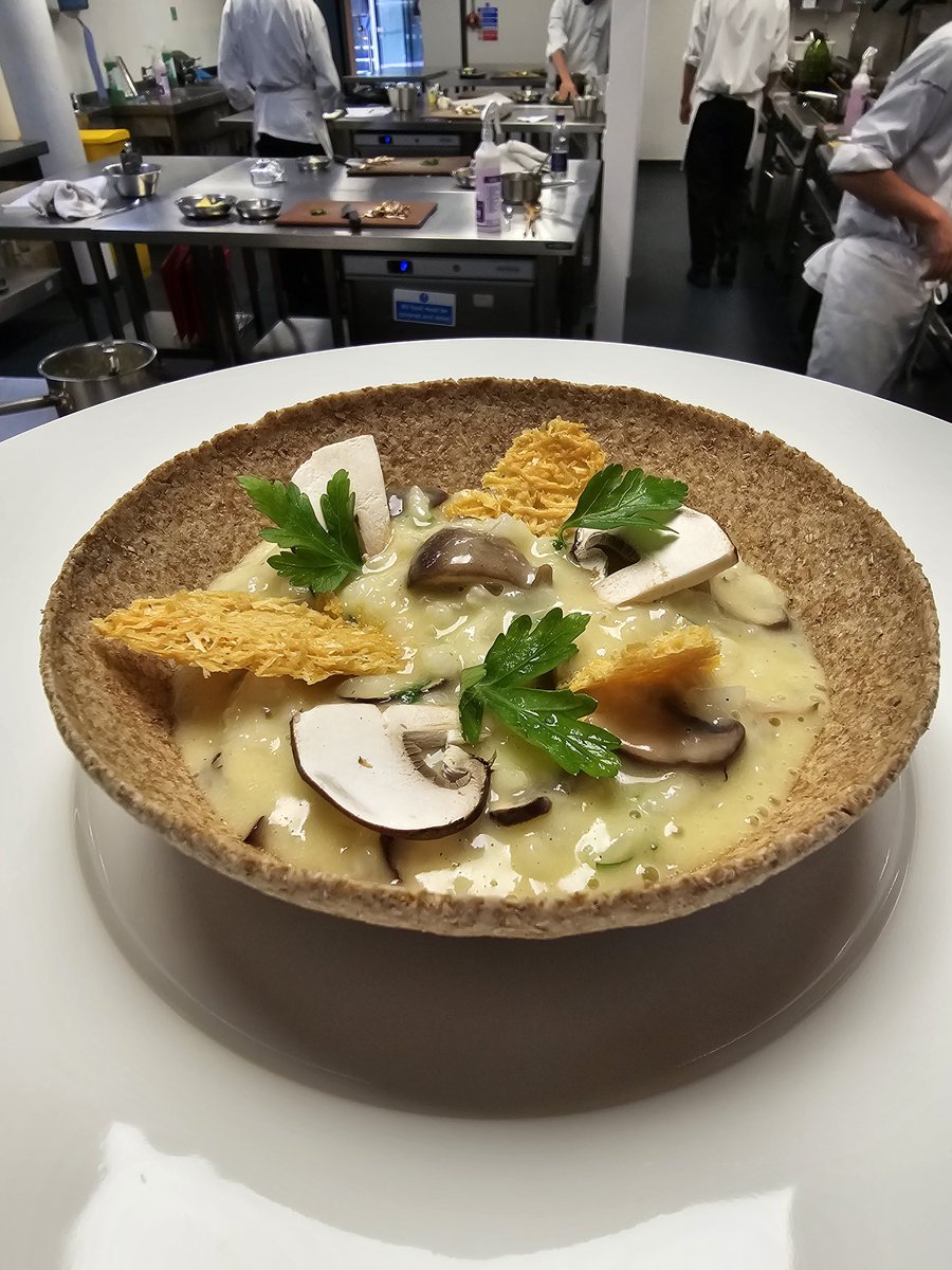 Our <a href="/N_HertsCollege/">North Hertfordshire College</a> <a href="/TheMeadows_NHC/">The Meadows - North Hertfordshire College</a> students looking at eco-friendly options for risotto with <a href="/stroodles_HQ/">STROODLES</a> bowls. Adding to the sustainability message using <a href="/RisoGalloUK/">RisoGalloUK</a> rice. Delicious and delicious!!